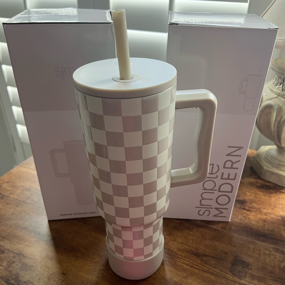 Simple Modern full Checkmate 40oz Trek